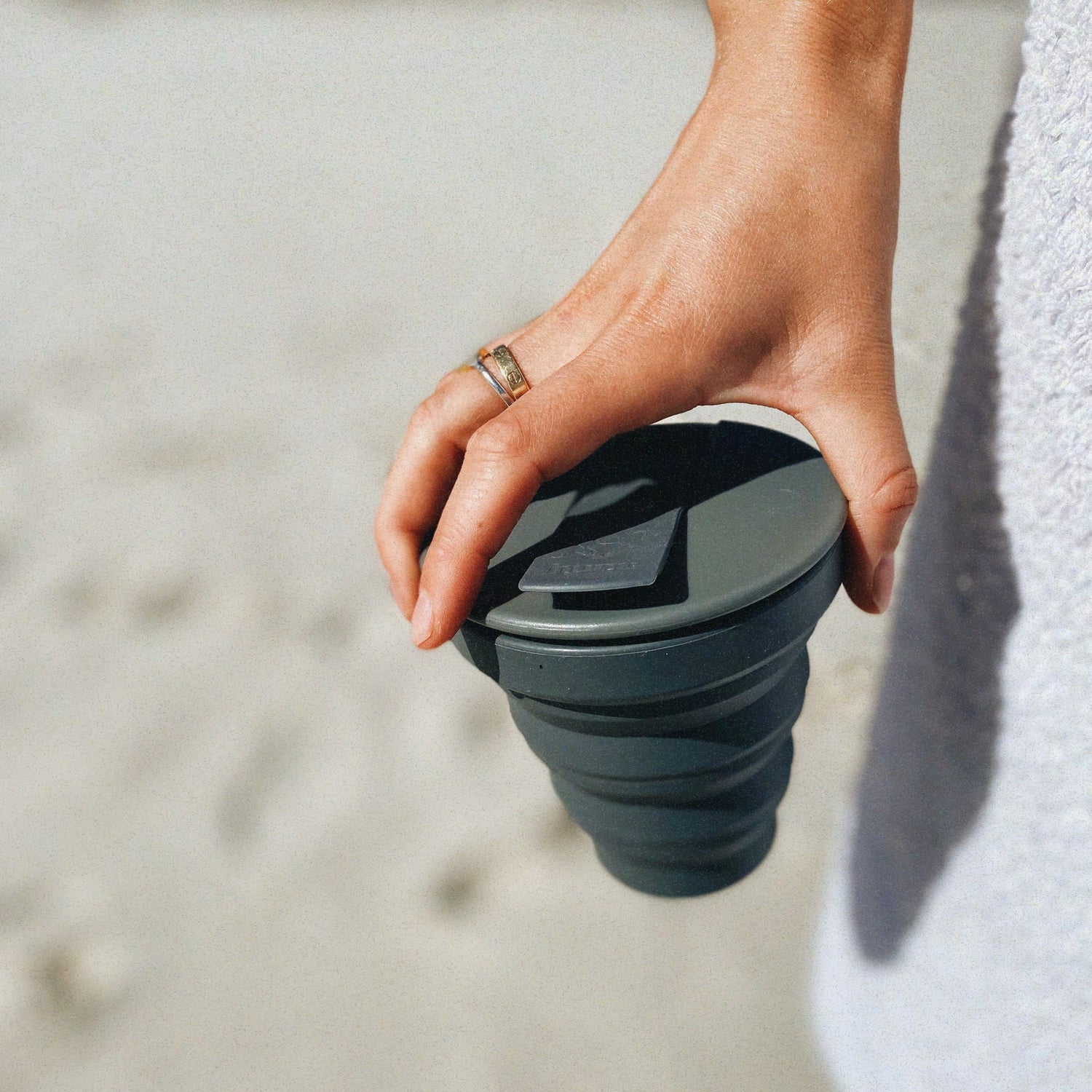 Reusable Coffee Travel Cup hunu – Eco-Friendly, Portable & Sustainable from beewise block colour taken by a woman hand